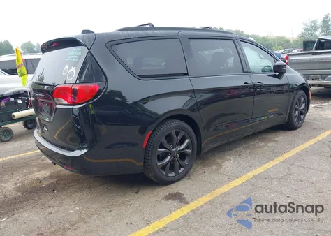 2018 Chrysler Pacifica Touring L из США, поврежденный, VIN 2C4RC1BGXJR175104